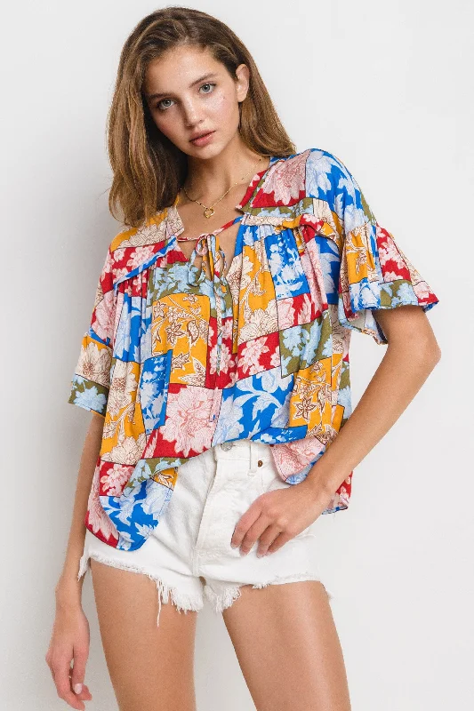 women's tops with geometric patternsBLUE FLORAL STRING V-NECK SHIRRING DETAIL WOVEN BLOUSE TOP CFTEU13739PA