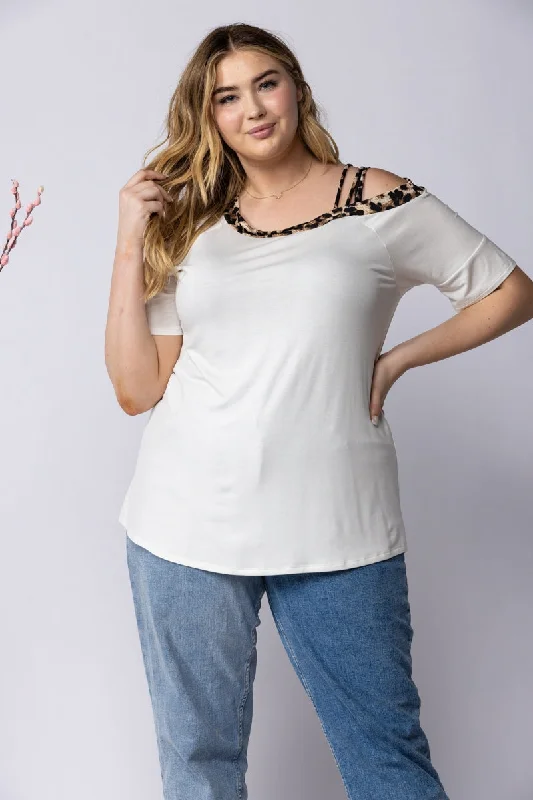 women's tops for those who want to add a bit of flair and personality to their looksIVORY ANIMAL PRINT CONTRAST PLUS SIZE KNIT PLUS SIZE TOP-ET6285