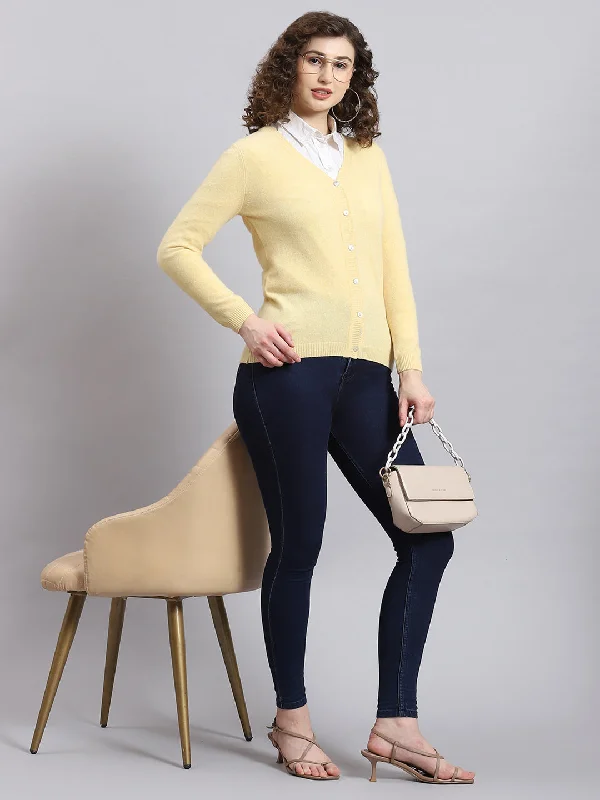 Oversized SweatersWomen Yellow Solid V Neck Full Sleeve Cardigan