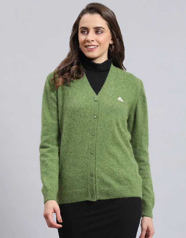 Fitted High-Quality Wool SweatersWomen Green Solid V Neck Full Sleeve Cardigan