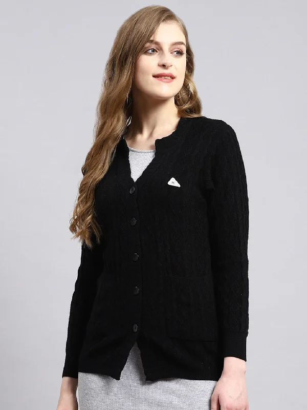 Plus-Size SweatersWomen Black Self Cardigan